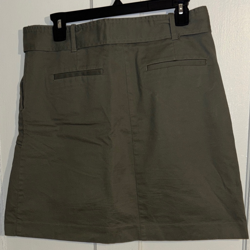 LOFT Olive Green casual skirt in women’s size 6